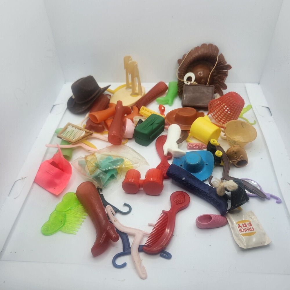 Lot of Doll Accessories‎